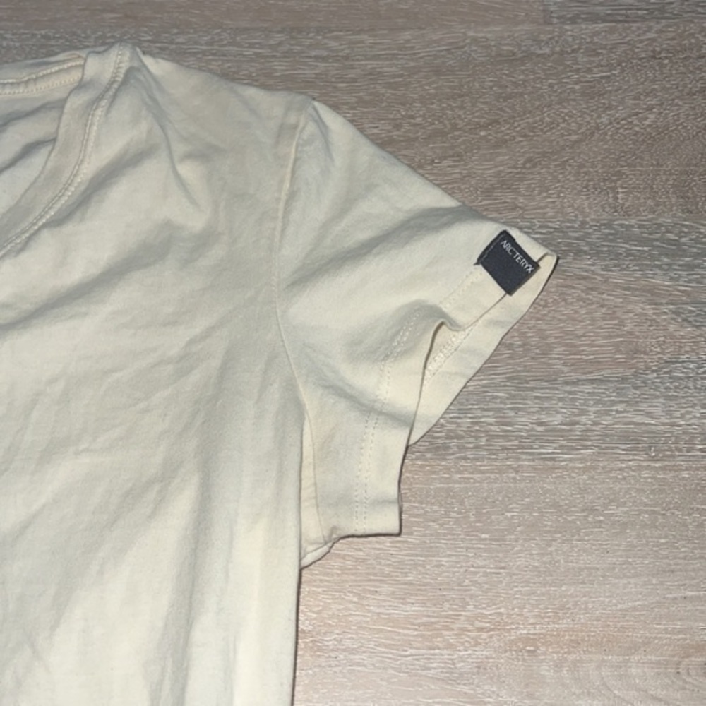 Arc’teryx CreamV-Neck Cotton Short‎ Sleeve Tee Shirt - Picture 4 of 11